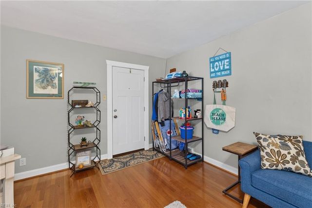 320 24th St Apt 4, Virginia Beach, VA 23451