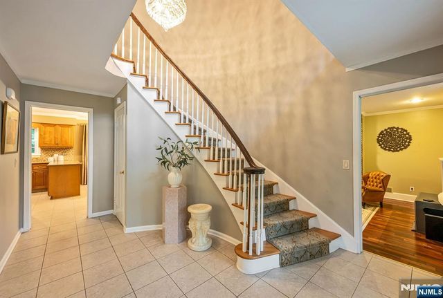 27 Cobblestone Lane, Ramsey, NJ 07446