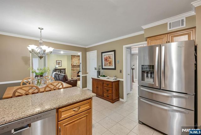 27 Cobblestone Lane, Ramsey, NJ 07446