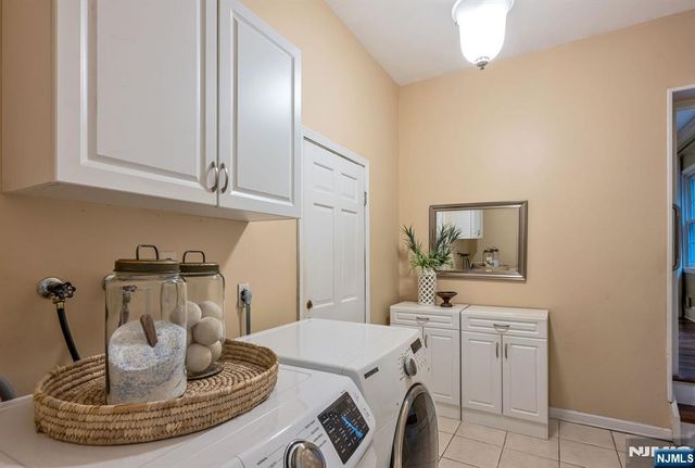 27 Cobblestone Lane, Ramsey, NJ 07446