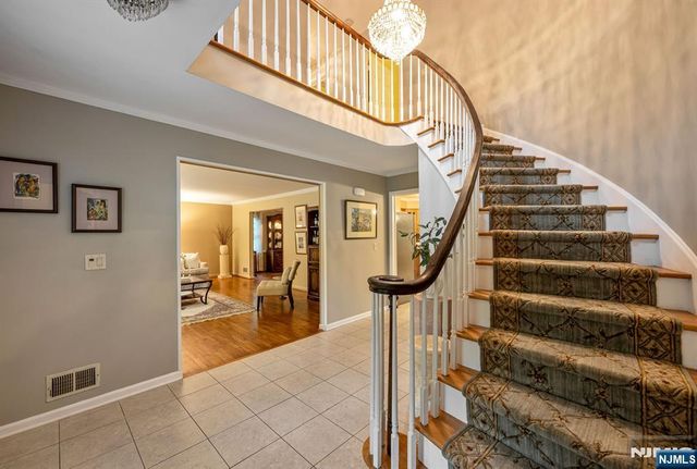 27 Cobblestone Lane, Ramsey, NJ 07446