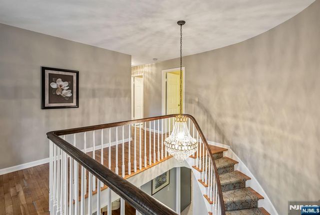 27 Cobblestone Lane, Ramsey, NJ 07446