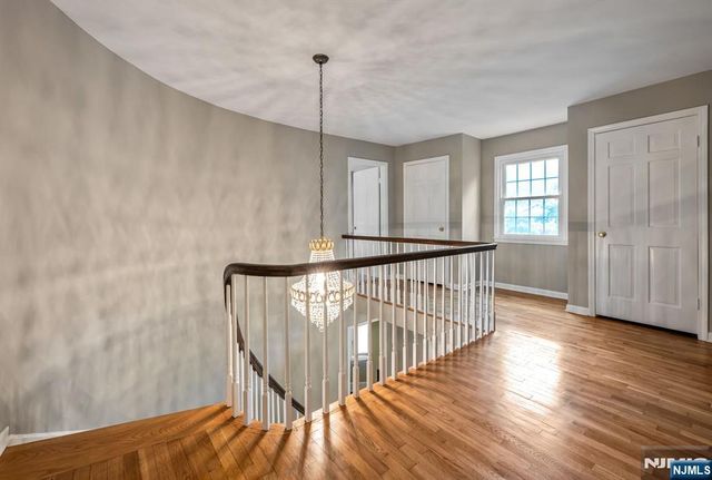 27 Cobblestone Lane, Ramsey, NJ 07446