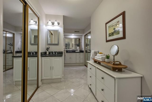 27 Cobblestone Lane, Ramsey, NJ 07446