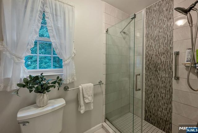 27 Cobblestone Lane, Ramsey, NJ 07446