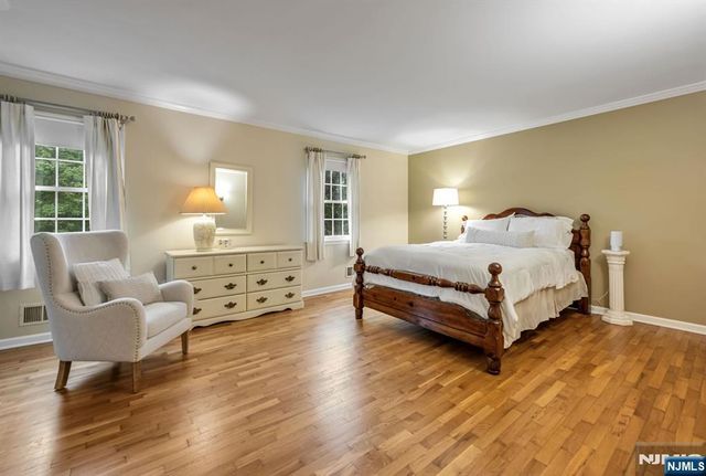 27 Cobblestone Lane, Ramsey, NJ 07446