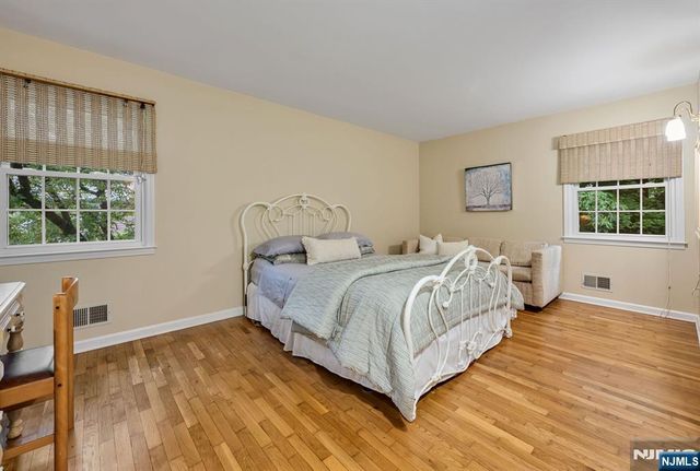 27 Cobblestone Lane, Ramsey, NJ 07446