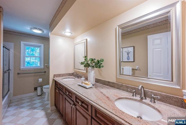27 Cobblestone Lane, Ramsey, NJ 07446
