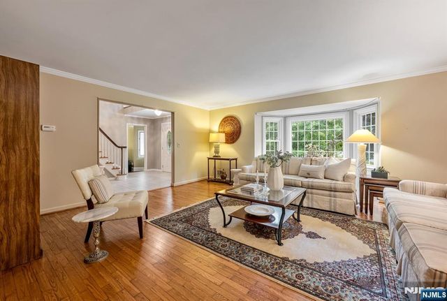27 Cobblestone Lane, Ramsey, NJ 07446