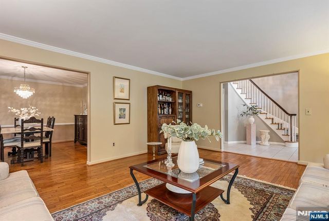 27 Cobblestone Lane, Ramsey, NJ 07446
