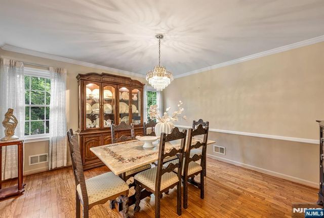 27 Cobblestone Lane, Ramsey, NJ 07446