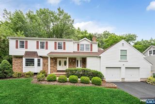 27 Cobblestone Lane, Ramsey, NJ 07446