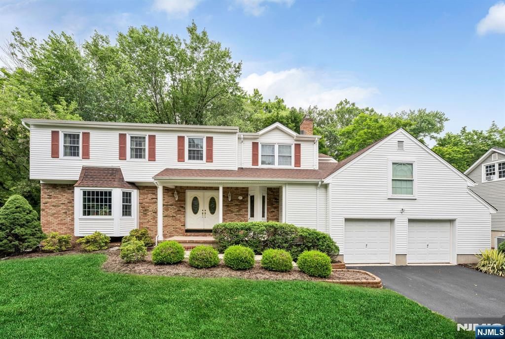27 Cobblestone Lane, Ramsey, NJ 07446