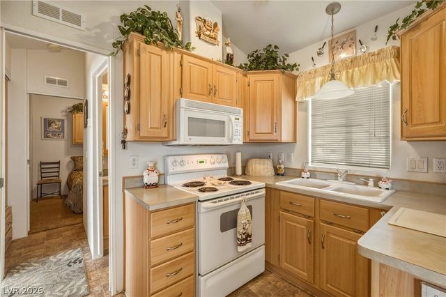 2421 Shadow Mountain Street, Pahrump, NV 89060