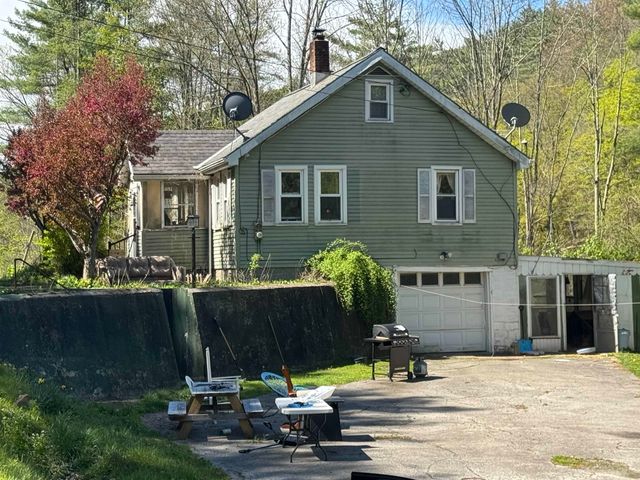 302 US RTE 7, Pownal, VT 05261
