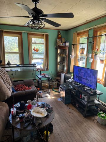 302 US RTE 7, Pownal, VT 05261