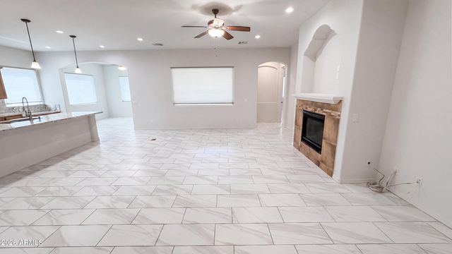 18112 W MOUNTAIN SAGE Drive, Goodyear, AZ 85338