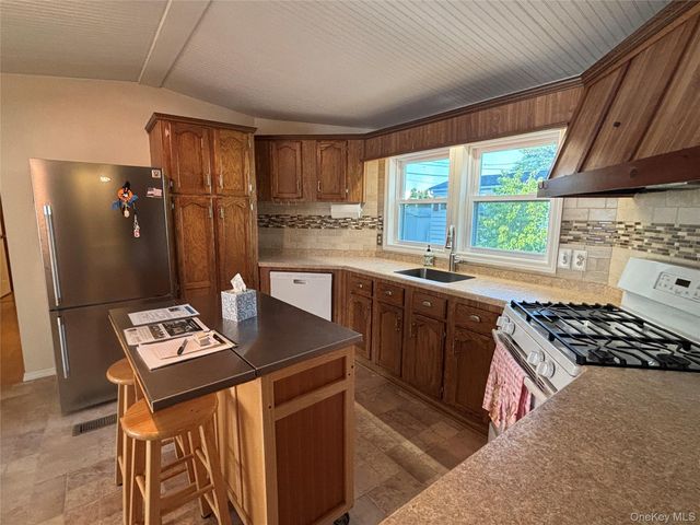 1661 Old Country Road 233, Riverhead, NY 11901