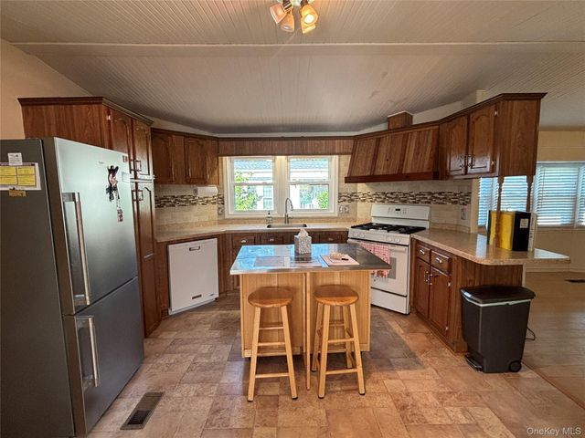 1661 Old Country Road 233, Riverhead, NY 11901