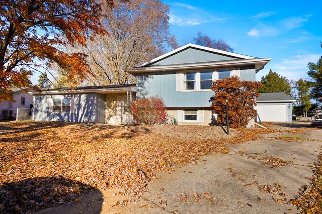 642 Omega Drive, Crown Point, IN 46307