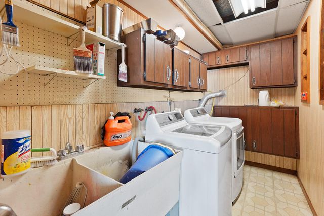 642 Omega Drive, Crown Point, IN 46307