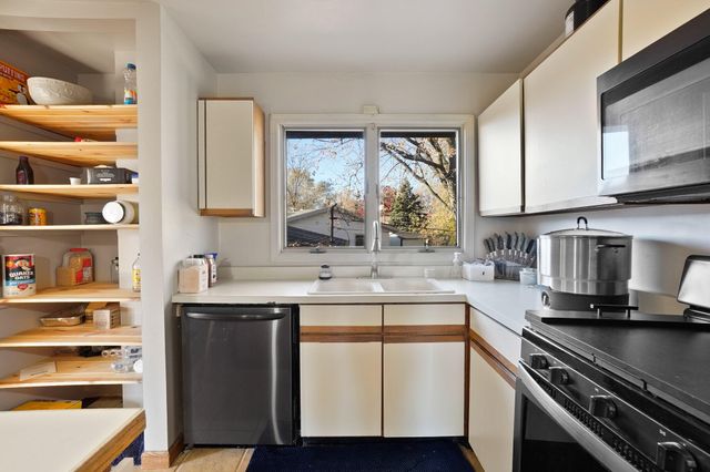 642 Omega Drive, Crown Point, IN 46307