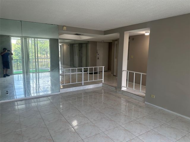 3740 Inverrary Drive 2d, Lauderhill, FL 33319