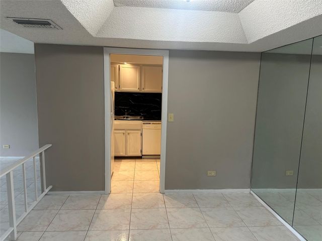 3740 Inverrary Drive 2d, Lauderhill, FL 33319