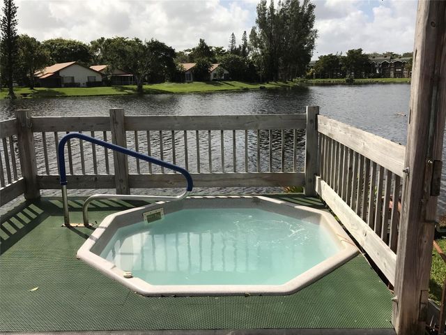 3740 Inverrary Drive 2d, Lauderhill, FL 33319