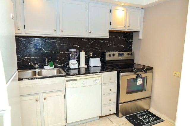 3740 Inverrary Drive 2d, Lauderhill, FL 33319