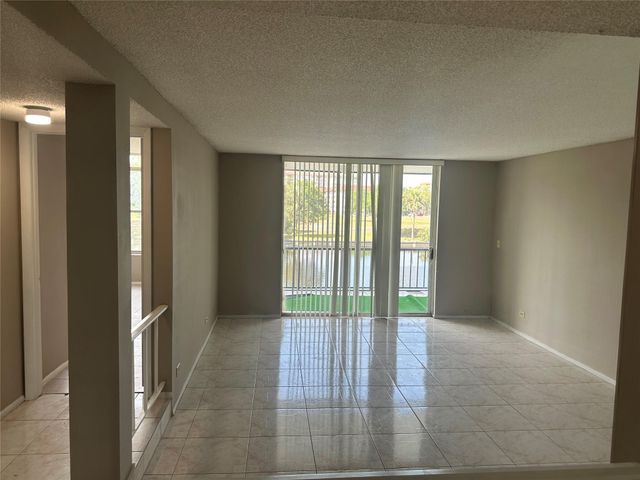 3740 Inverrary Drive 2d, Lauderhill, FL 33319
