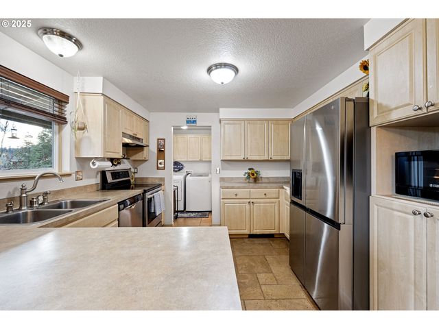 32968 CAMAS SWALE Rd, Creswell, OR 97426