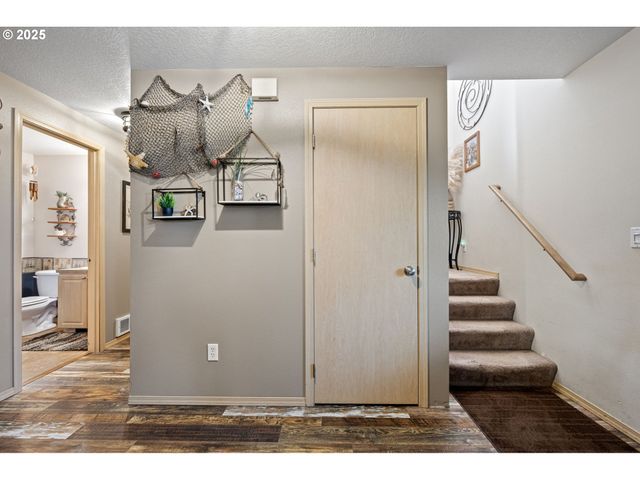 32968 CAMAS SWALE Rd, Creswell, OR 97426