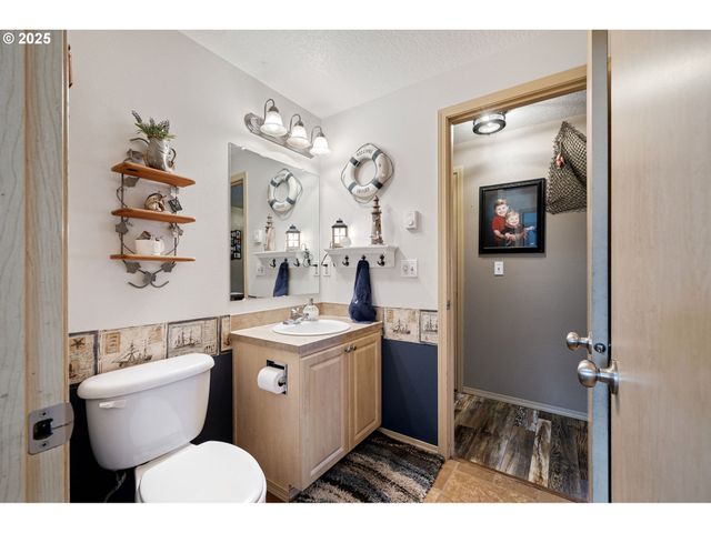 32968 CAMAS SWALE Rd, Creswell, OR 97426