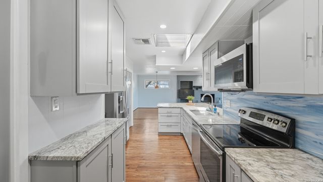 1268 Lakeside, Canyon Lake, TX 78133