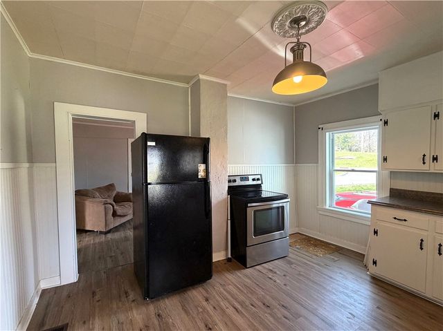 10 Elm Street, Chartiers, PA 15347