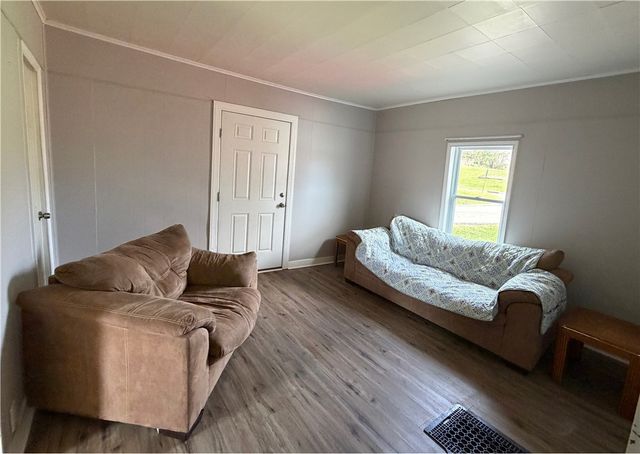 10 Elm Street, Chartiers, PA 15347