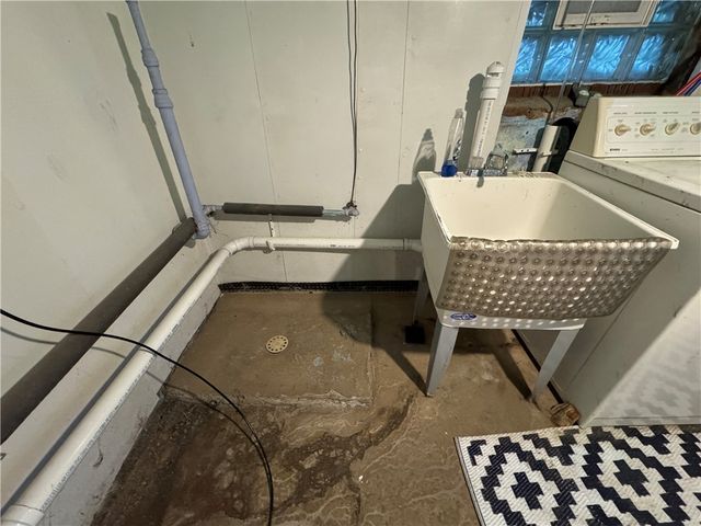 10 Elm Street, Chartiers, PA 15347