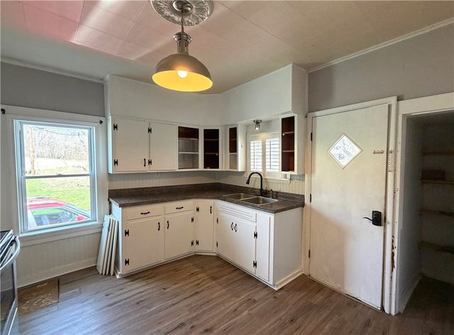 10 Elm Street, Chartiers, PA 15347