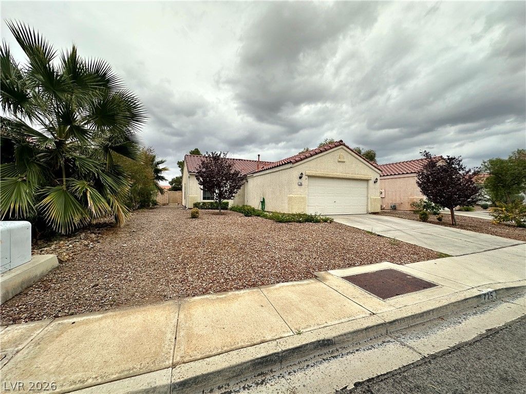 725 Hitchen Post Drive, Henderson, NV 89011 — exterior