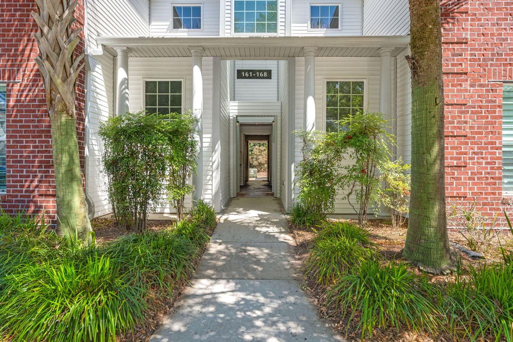 165 Golfview Lane, Summerville, SC 29485