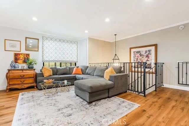 18100 Burbank 26, Tarzana, CA 91356