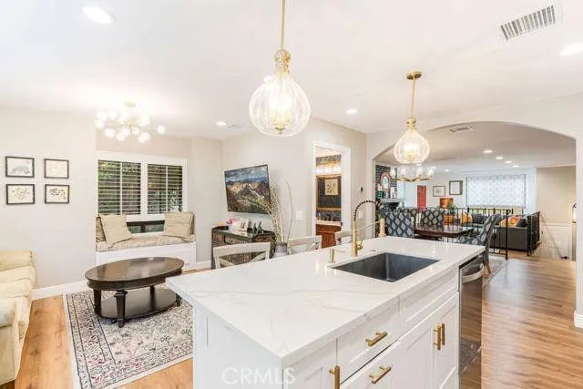 18100 Burbank 26, Tarzana, CA 91356