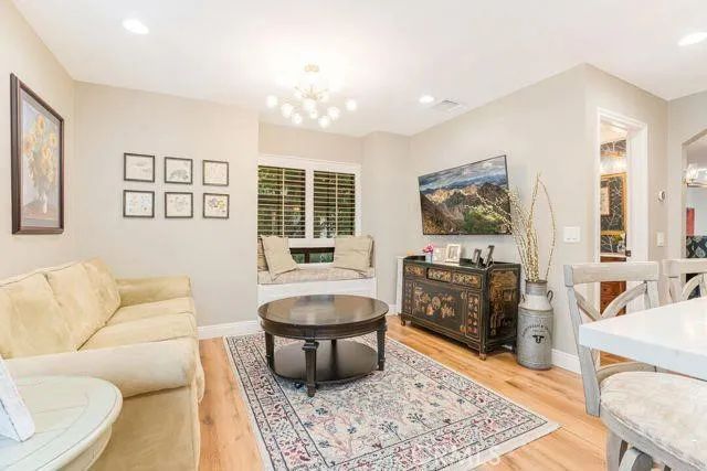 18100 Burbank 26, Tarzana, CA 91356