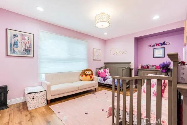 18100 Burbank 26, Tarzana, CA 91356