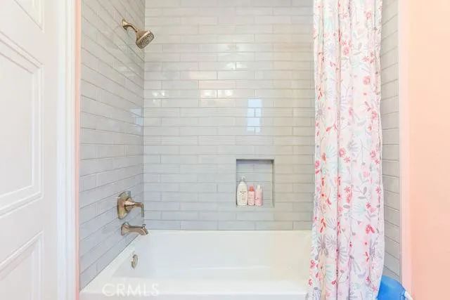 18100 Burbank 26, Tarzana, CA 91356
