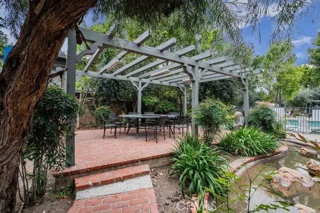 18100 Burbank 26, Tarzana, CA 91356