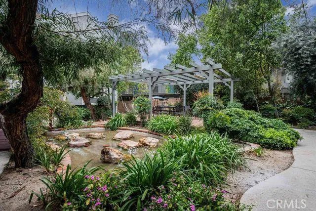 18100 Burbank 26, Tarzana, CA 91356