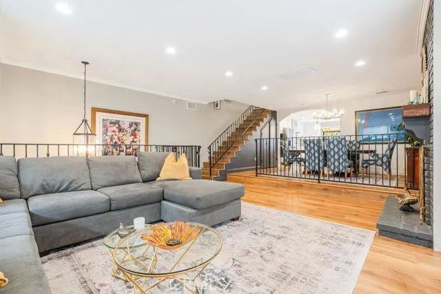 18100 Burbank 26, Tarzana, CA 91356