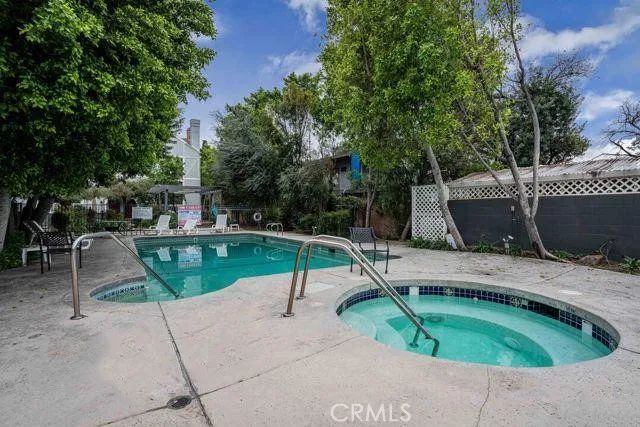 18100 Burbank 26, Tarzana, CA 91356